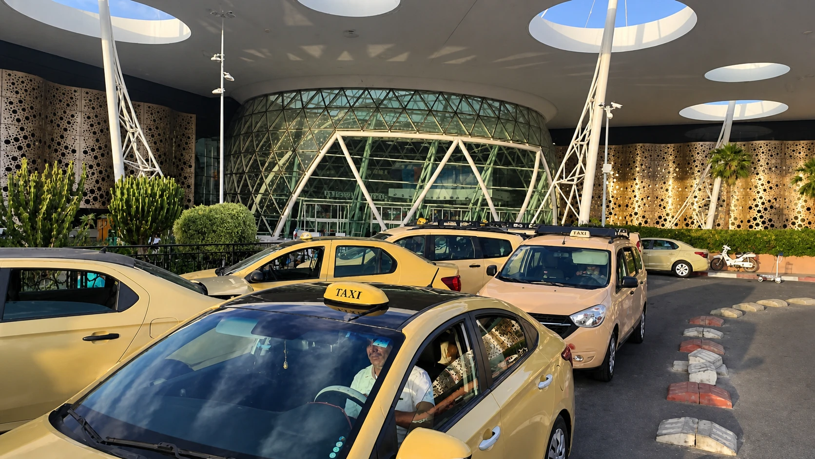 Marrakech Airport to the Medina: Every Way In, Compared