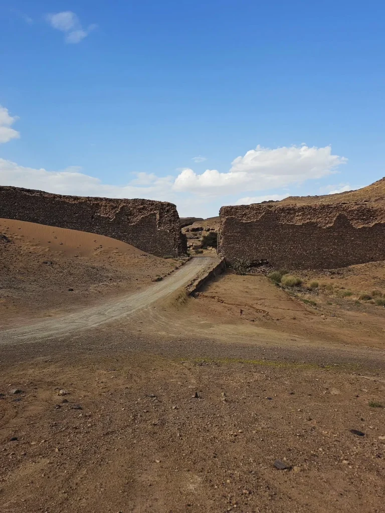 Gara Medouar: Morocco’s Horseshoe Mountain, from Fossils to Film
