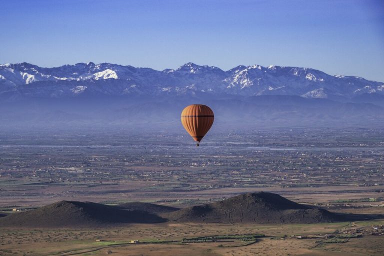 Balloon, hammam, food tour